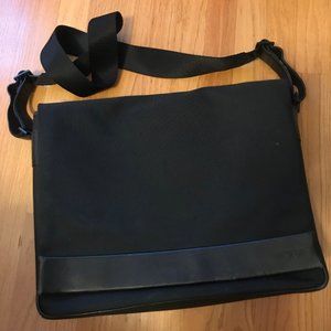 Tumi Sleek Laptop Messenger Black Nylon Leather Crossbody Bag Stripes